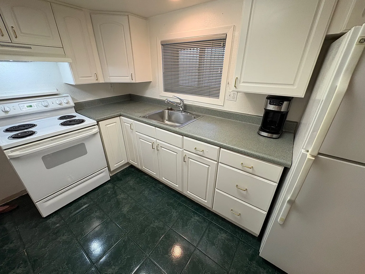 Studio, 450 sqft, $1,300 — Photo 3