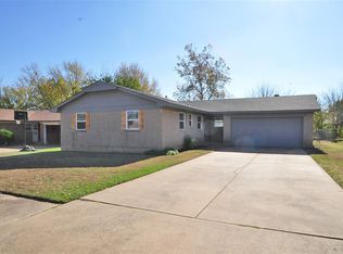 916 NW 6th St, Moore, OK 73160