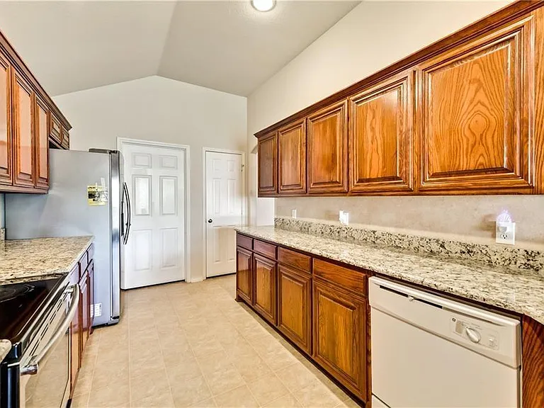 8633 Corral Cir — Photo 7