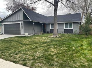 800 N Fruitwood Pl, Eagle, ID 83616