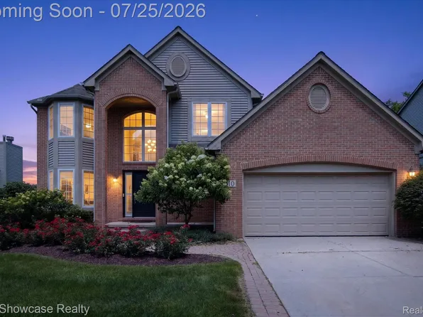 2810 Augusta Dr, Commerce Township, MI 48382