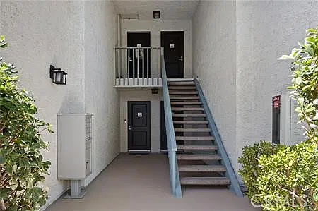 2 bed, 1006 sqft, $3,600 — Photo 2