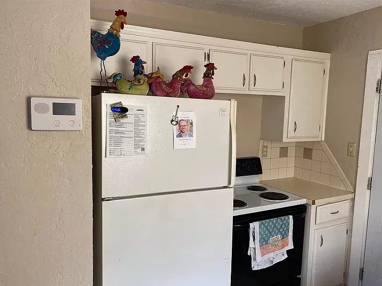 1225 SW 25th Pl — Photo 5