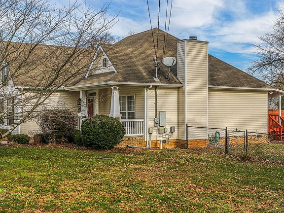 3rd image of 111 Gardenwood Ct