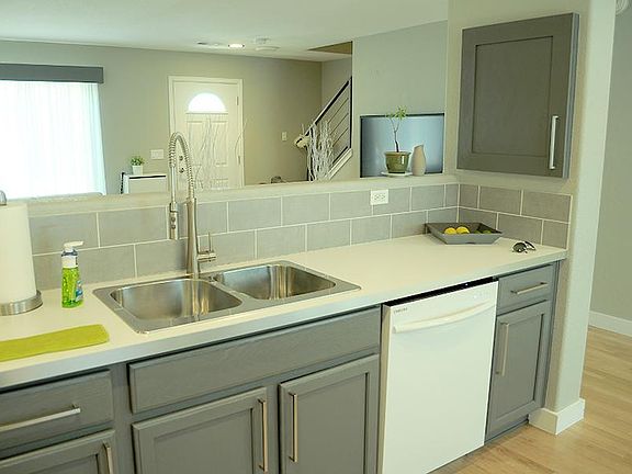 Eat-in kitchen - completely remodeled