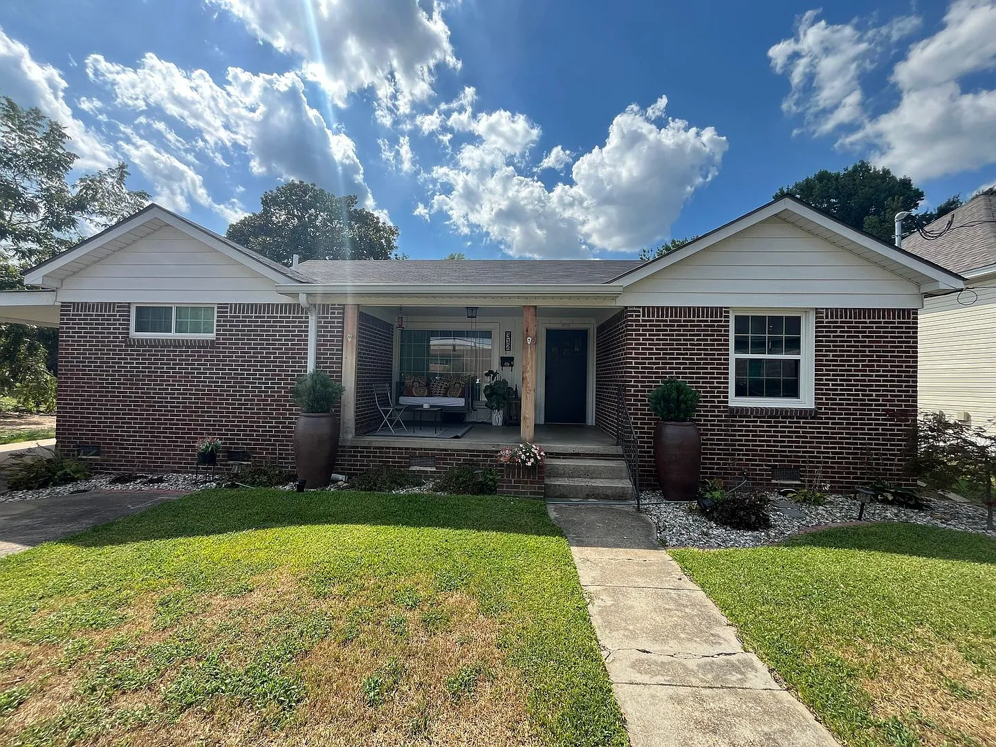 Beautifully Remodeled 3 Bedroom 2 Bathroom house walking distance from Downtown Benton at 312 Sho... — Photo 1