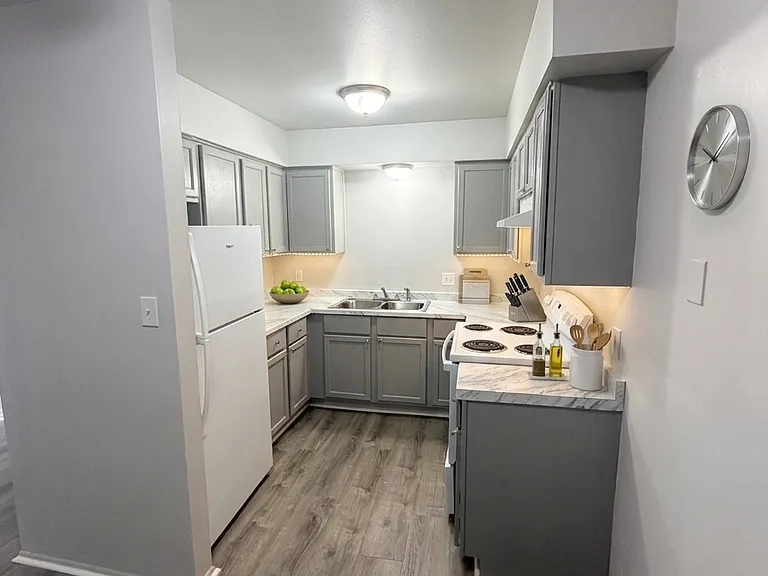 Juniper Square — Photo 10