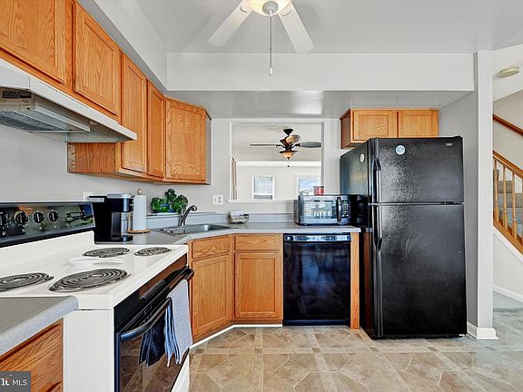 5th image of 660 Hunting Fields Rd