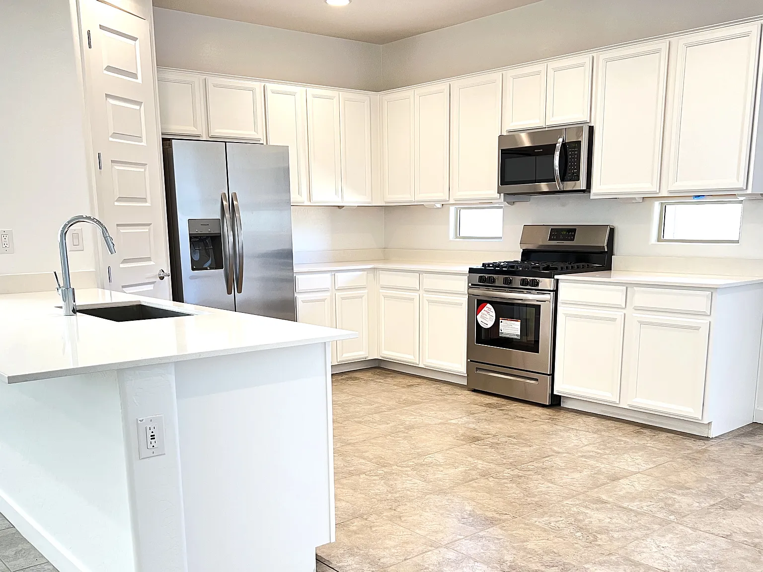 4 bed, 1800 sqft, $2,400 — Photo 3