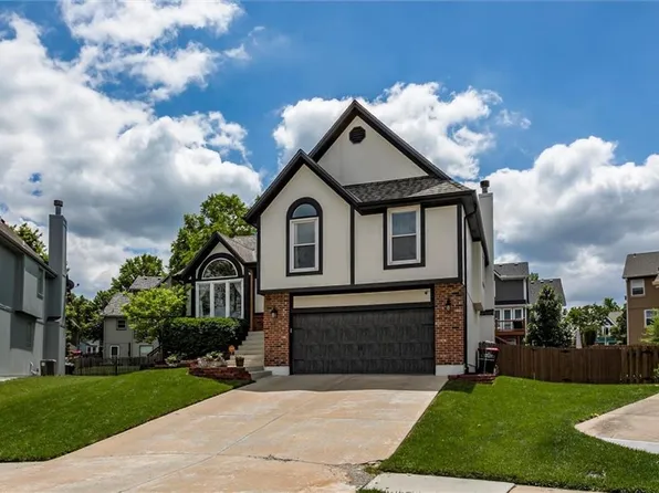 21625 W 53rd Ter, Shawnee, KS 66226