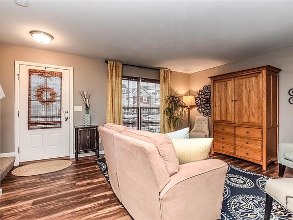 4th image of 319 Countryshire Dr