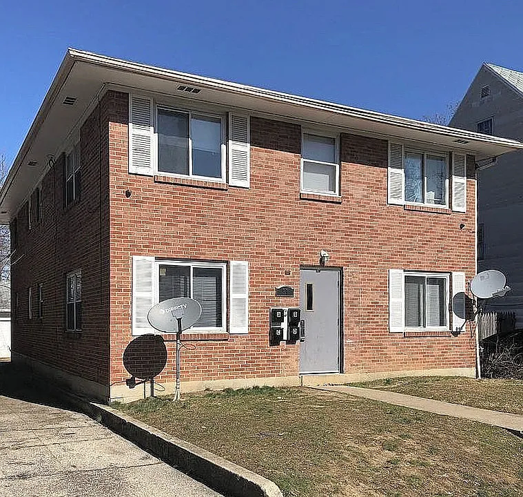 57 Pointview Ave #D