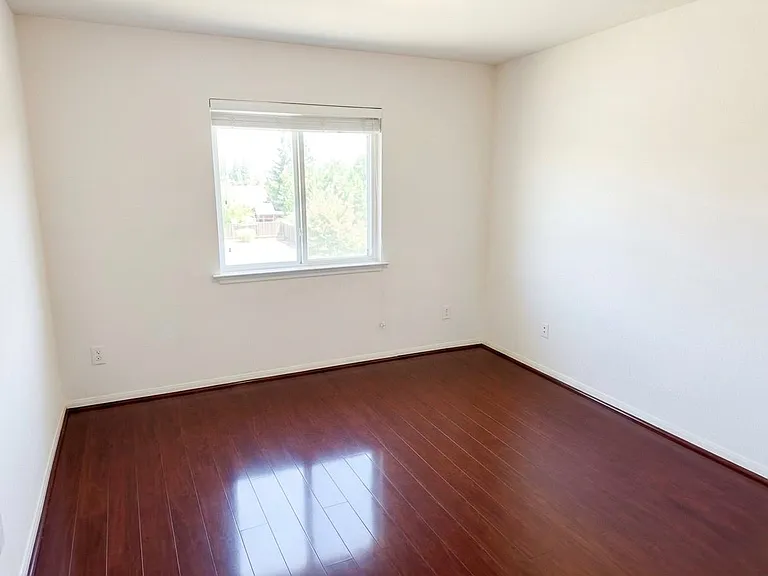 2032 Creek Shore Ln — Photo 8