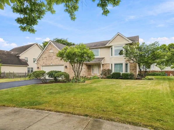 1011 E Amberwood Cir, Naperville, IL 60563