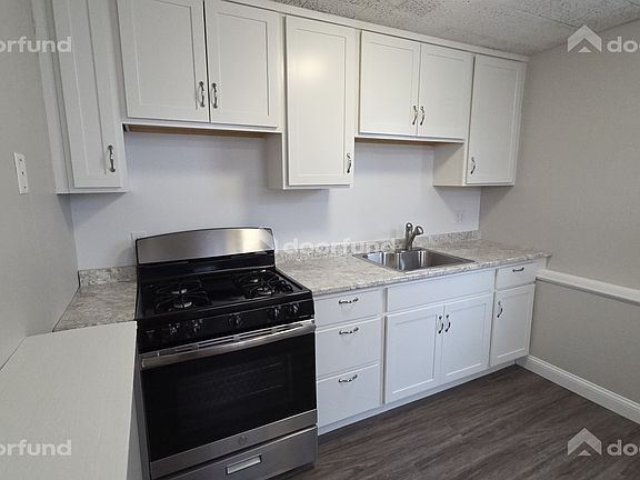 4th image of 16 Harvard Rd #2