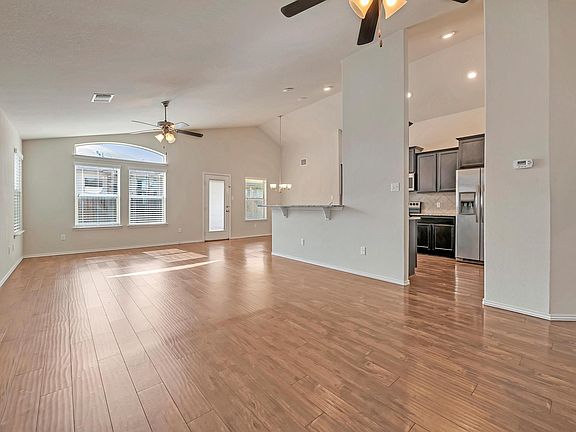 3rd image of 1301 Honey Hill Dr