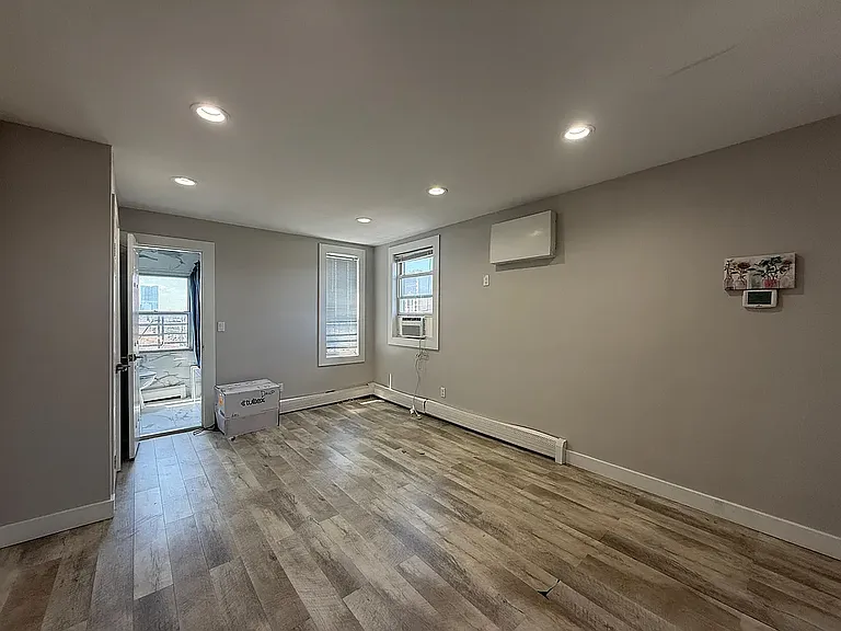 55 Graham St #10 — Photo 4