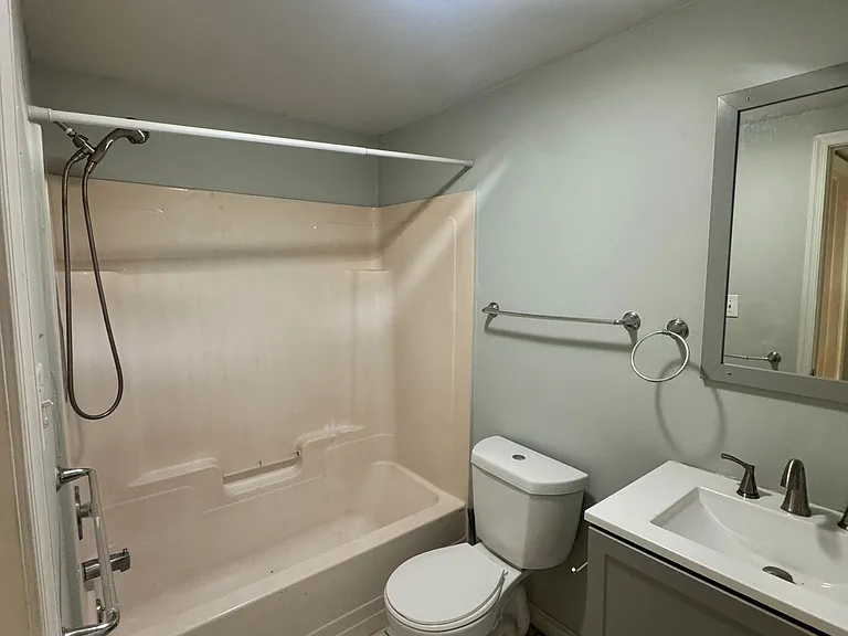 305 W 18th St #BASEMENT — Photo 6