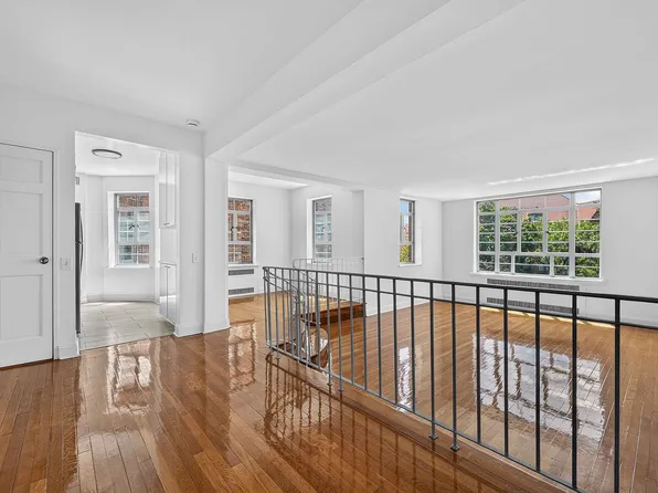 150 Greenway Ter, Forest Hills, NY