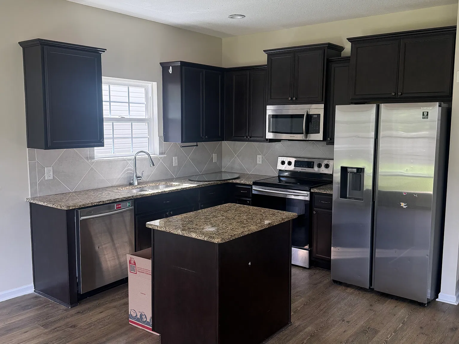 3 bed, 2.5 bath, 1817 sqft, $2,195 — Photo 3