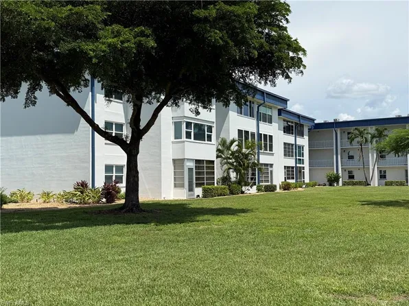 1724 Pine Valley DR #202, FORT MYERS, FL 33907