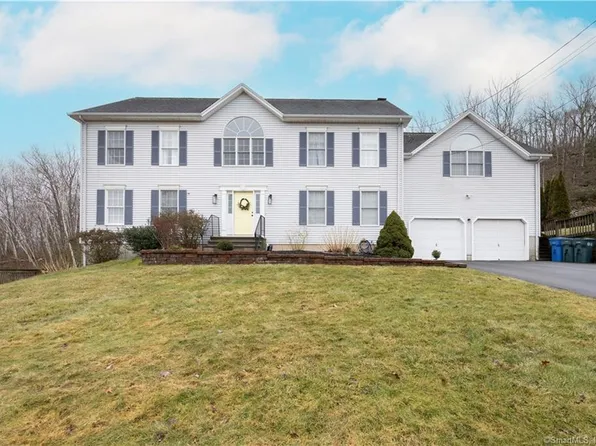 24 Quarry Lane, Hamden, CT 06518