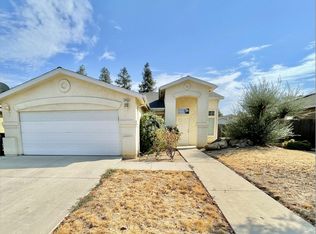 2636 Sierra Madre Ave, Clovis, CA 93611