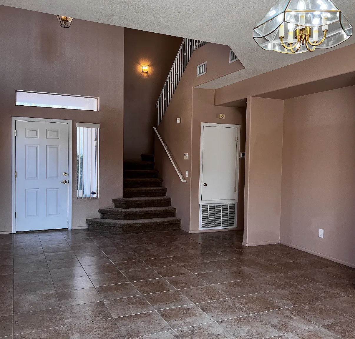 4 bed, 2.5 bath, 2055 sqft, $2,095 — Photo 3