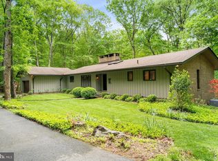 9509 Watts Rd, Great Falls, VA 22066