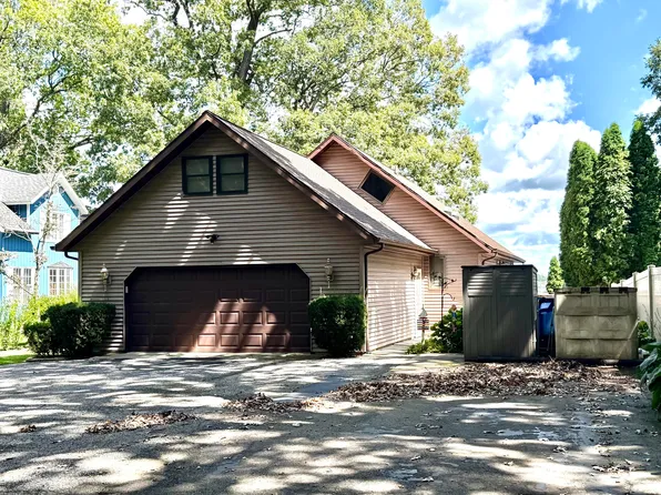 563 Waverly Rd, La Porte, IN 46350