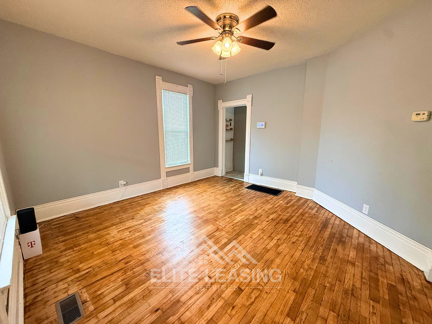 Charming 3-Bedroom Home in the Oakland Neighborhood — Photo 4