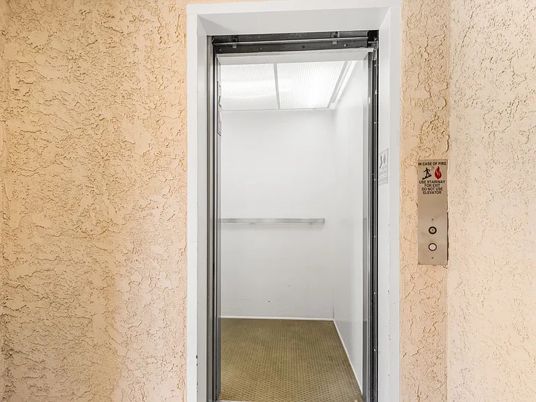 3010 Montrose Ave #26 — Photo 34