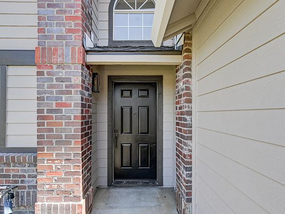 3rd image of 1514 Blue Ln