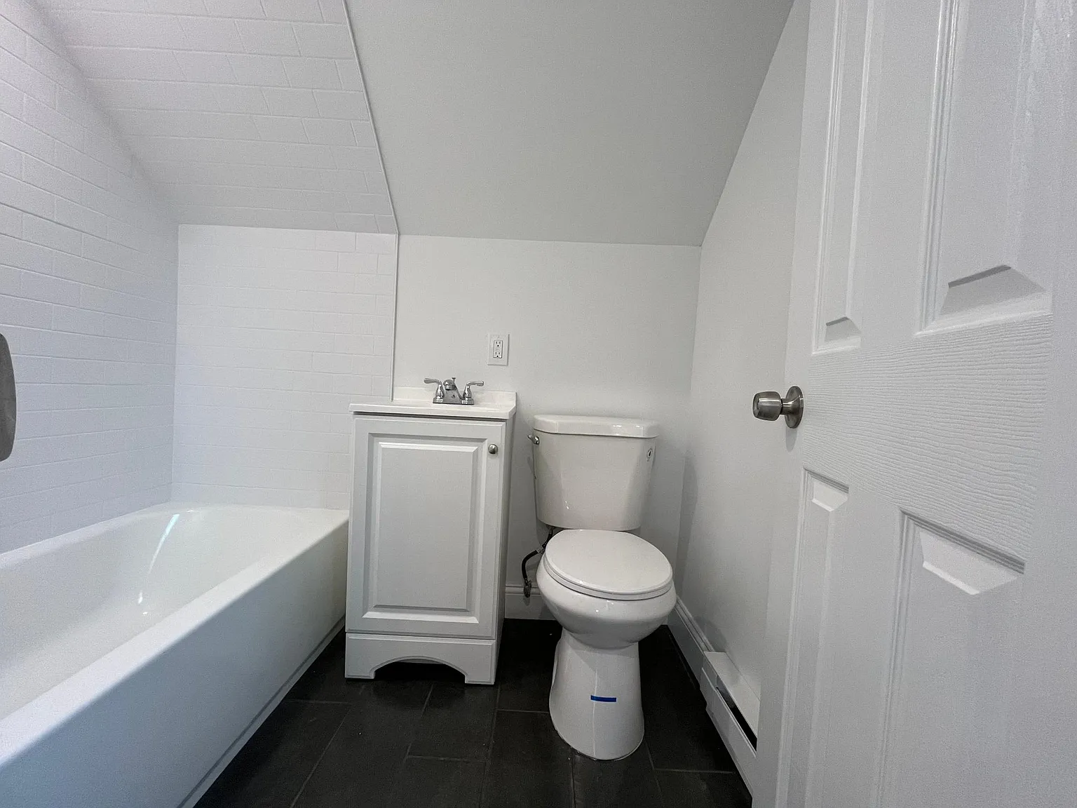 1 bed, 873 sqft, $1,500 — Photo 4