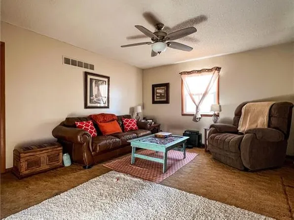 814 Ida St, Lansing, KS 66043