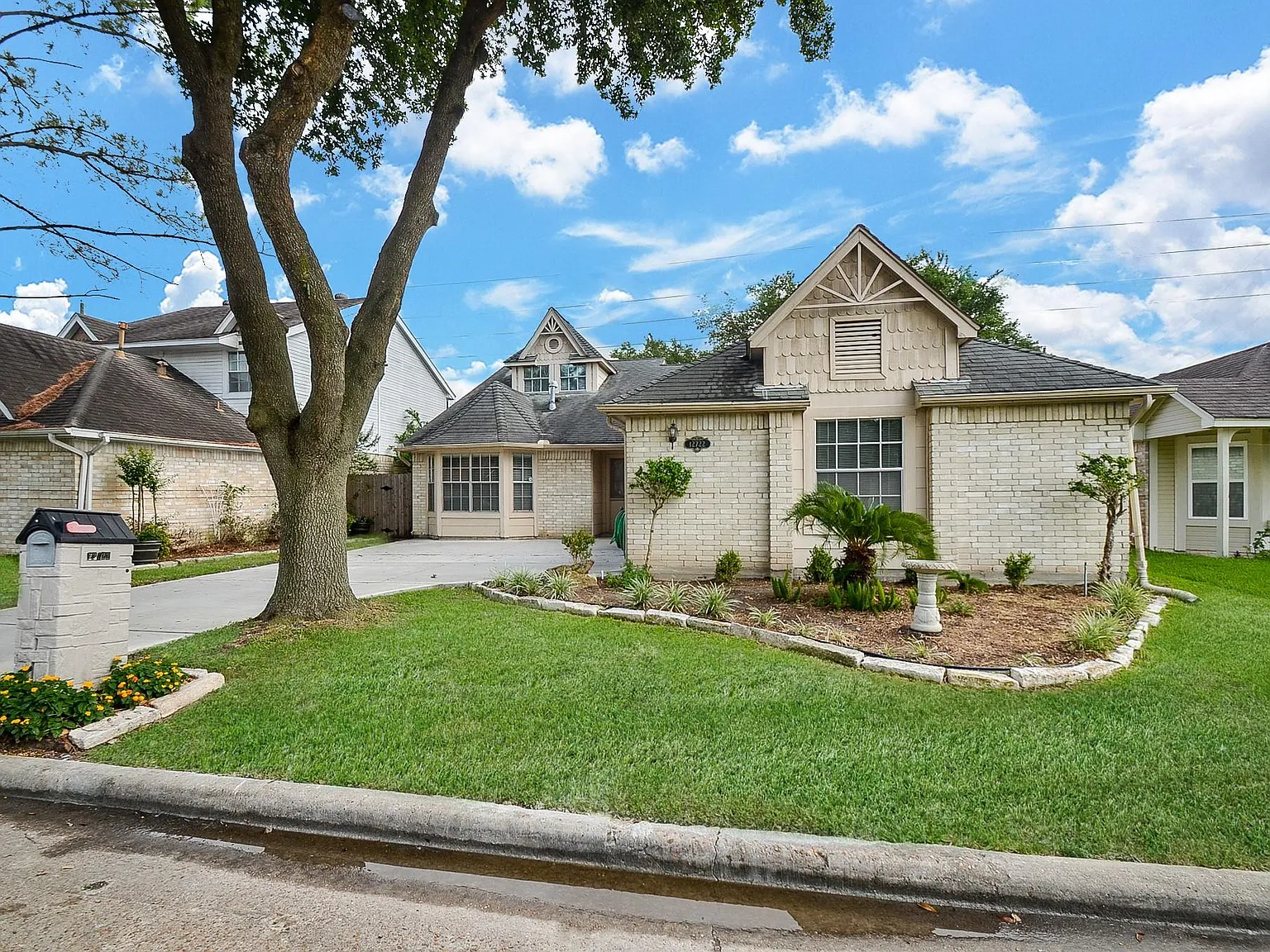 3 bed, 2.0 bath, 2226 sqft, $1,950 — Photo 3