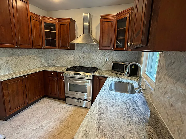 237 E Passaic Ave #2A — Photo 8