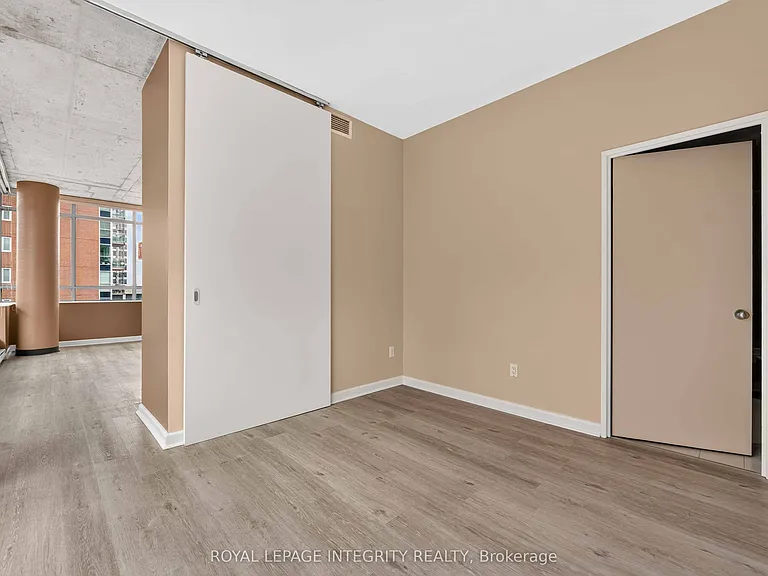 180 York St #909 — Photo 16
