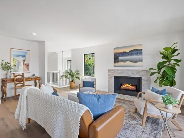 2361 Caringa Way Unit 2, Carlsbad, CA 92009