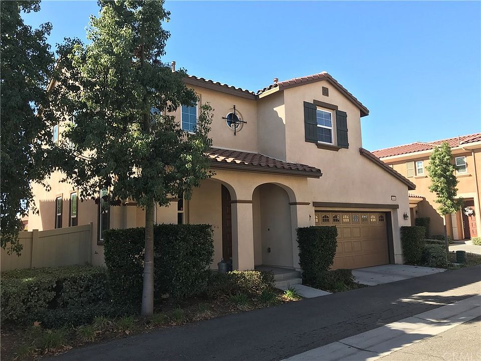 1st image of 40465 Amesbury Ln