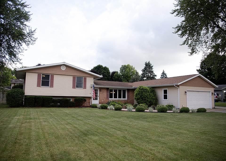 1st image of 24366 Elmhurst Dr