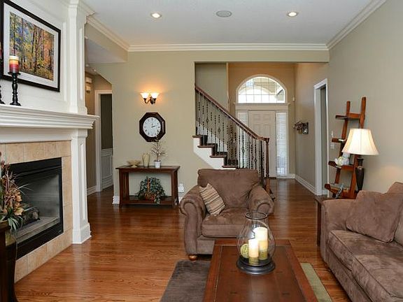 5th image of 620 NE Twin Brook Dr