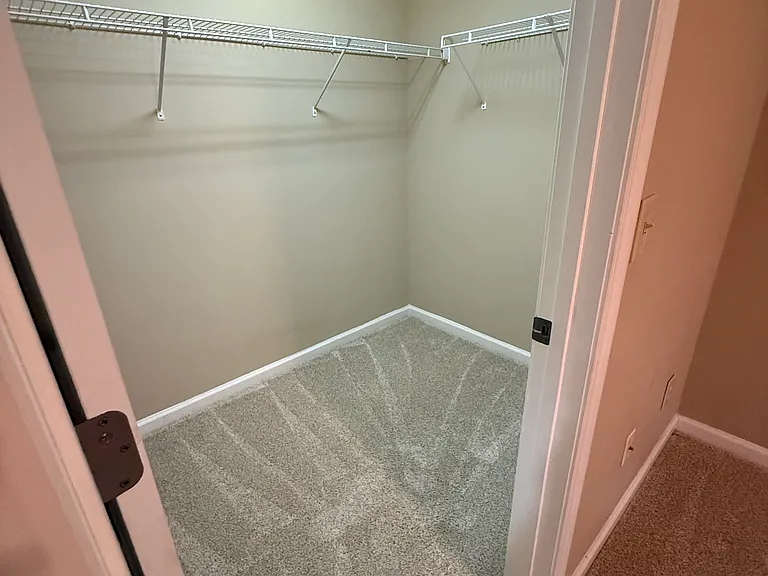 9907 Thunderbolt Way — Photo 24