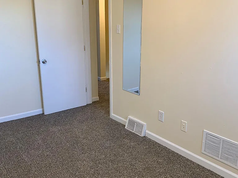 916 Grant Rd — Photo 14