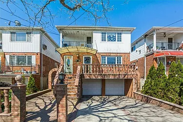 54-20 Kissena Boulevard in Flushing