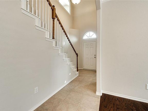 3rd image of 1909 Faircrest Ln