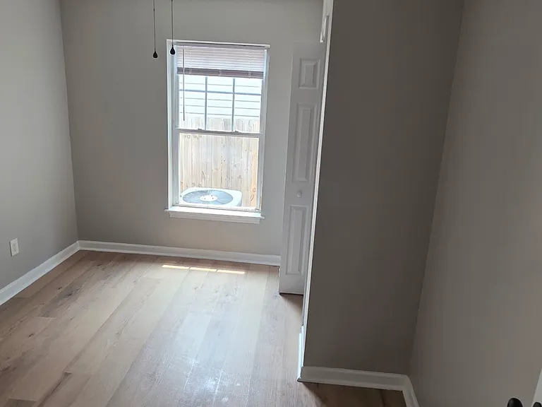 3413 Roanoke Ave — Photo 8
