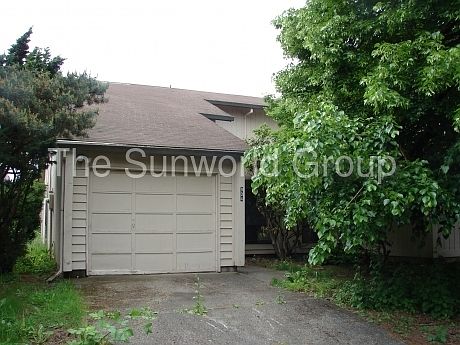1st image of 904 SE Olympia Dr