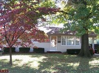 12 Manor Dr, Florissant, MO 63031