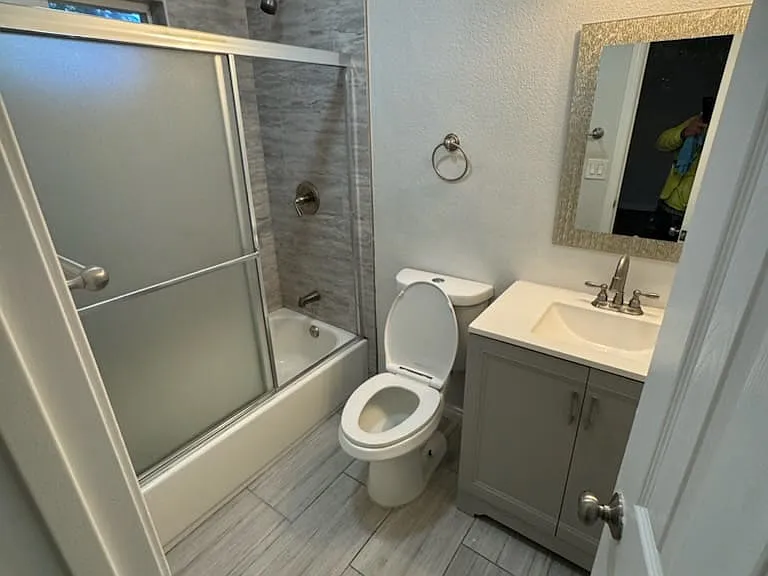 4928 Auburn Dr #B — Photo 32
